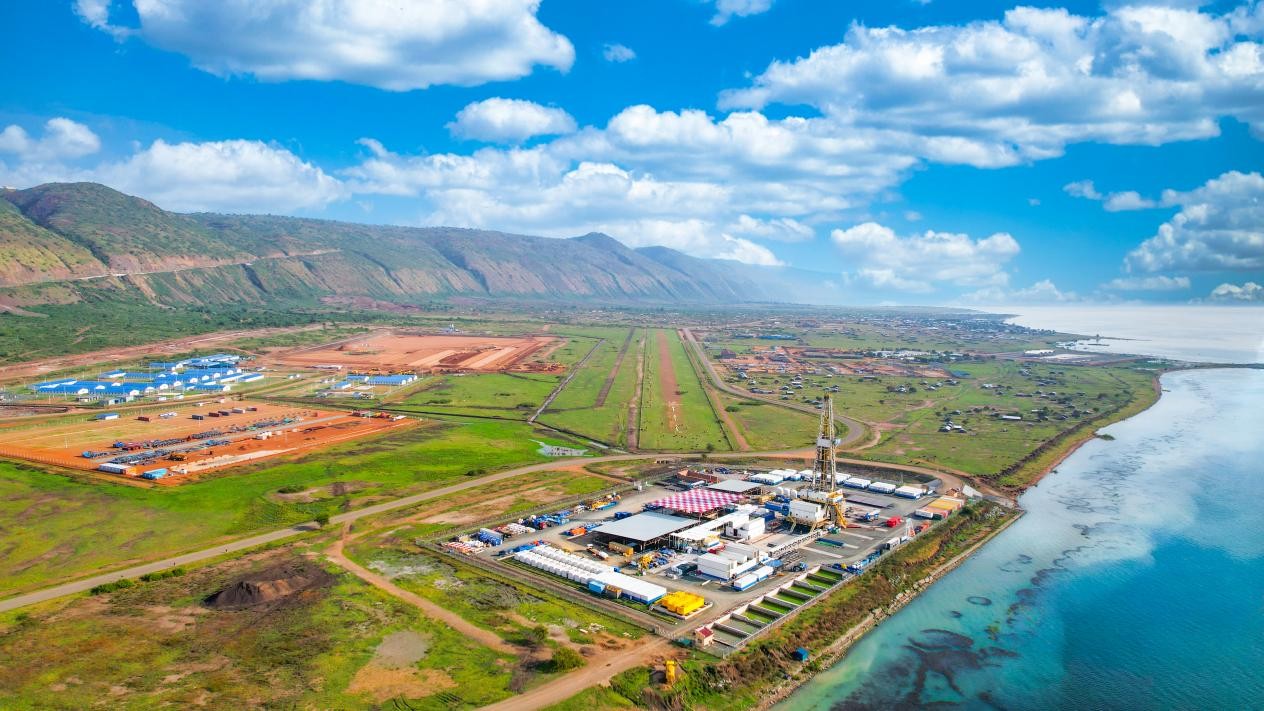 翠鳥油田開發(fā)項(xiàng)目現(xiàn)場(chǎng)航拍圖。田雨攝