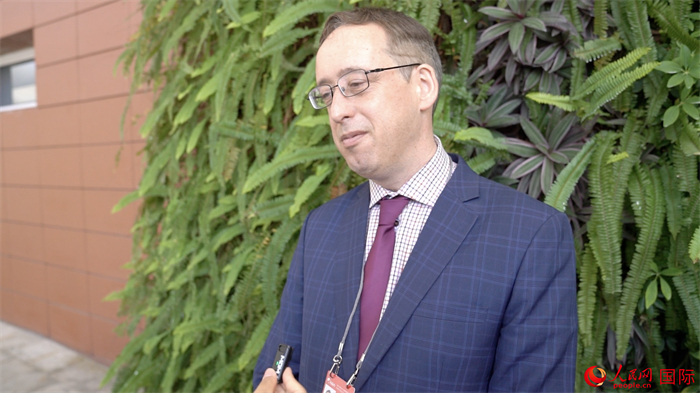 BI挪威商學(xué)院戰(zhàn)略學(xué)教授卡爾·費(fèi)接受人民網(wǎng)專訪。人民網(wǎng) 王禹蘅攝