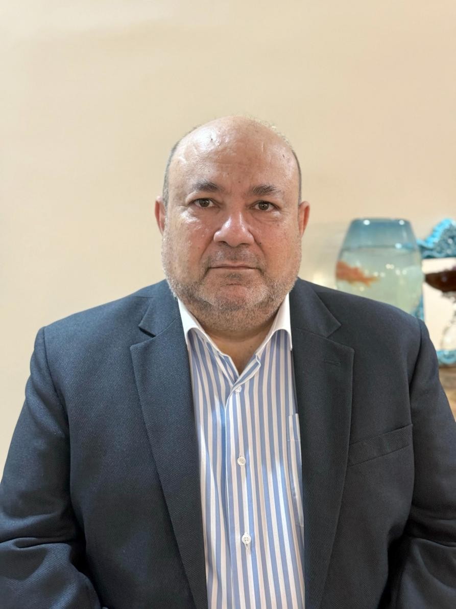 圖為《伊朗日?qǐng)?bào)》前總編輯、伊朗政治分析家伊馬德·阿卜謝納斯。受訪者供圖