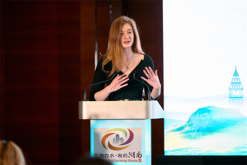 英國國家旅游局旅游事務主管瑞秋·法英頓發(fā)表致辭。楊浩鵬攝