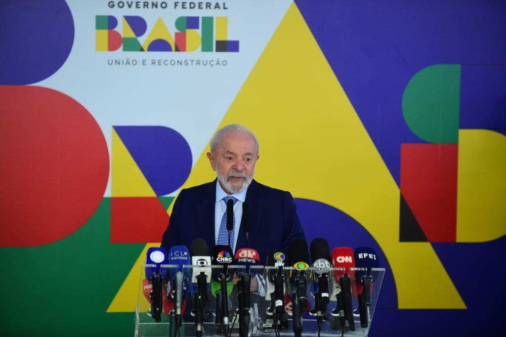 1月30日，巴西總統(tǒng)盧拉在首都巴西利亞總統(tǒng)府參加記者會(huì)。新華社發(fā)（盧西奧·塔沃拉攝）