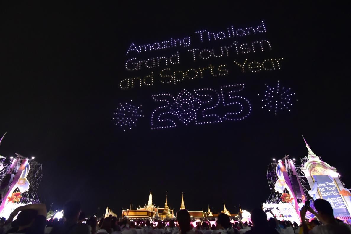由1200架無人機組成的燈光秀點亮夜空。泰國國家旅游局供圖
