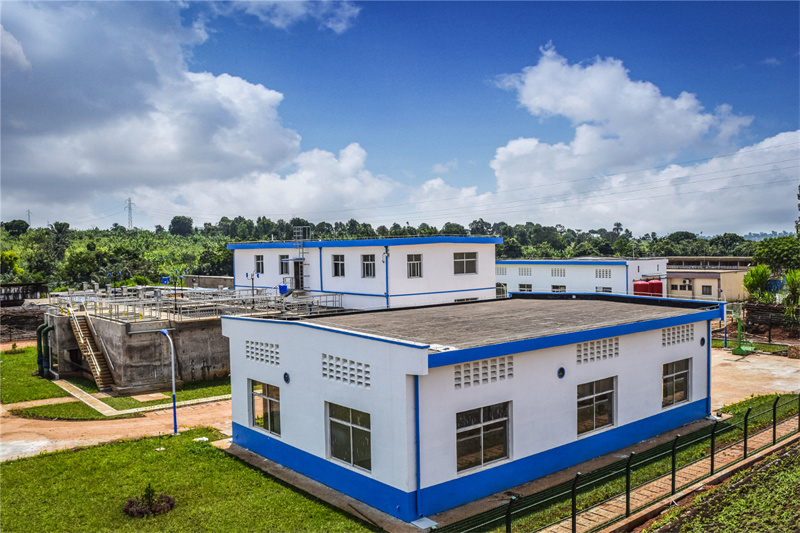 【8】喀麥隆九城市供水項(xiàng)目一期工程巴富薩姆飲用水廠。中地海外集團(tuán)有限公司喀麥隆公司供圖