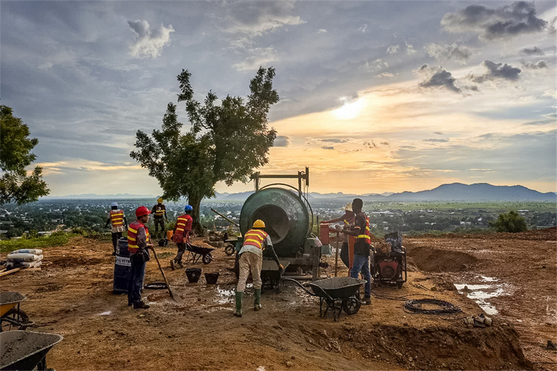 喀麥隆九城市供水項(xiàng)目二期工程馬魯阿項(xiàng)目施工現(xiàn)場(chǎng)。中地海外集團(tuán)有限公司喀麥隆公司供圖