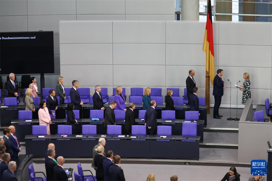 5月6日，在德國柏林的國會大廈，德國新一屆聯(lián)邦政府成員宣誓就職。新華社記者 杜哲宇 攝