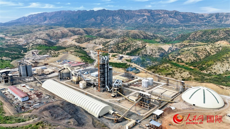 水泥廠全景。人民網(wǎng)伊納斯·易卜拉欣攝