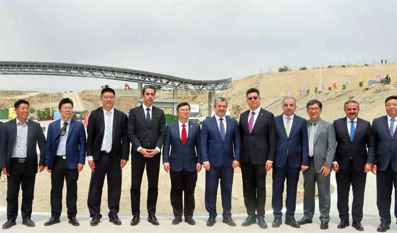 中伊部分代表合影。中國電建供圖