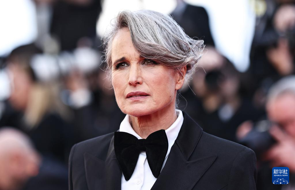 5月14日，在法國(guó)戛納舉行的第78屆戛納國(guó)際電影節(jié)上，美國(guó)演員安迪·麥克道威爾出席《碟中諜8：最終清算》首映禮。新華社記者 高靜 攝