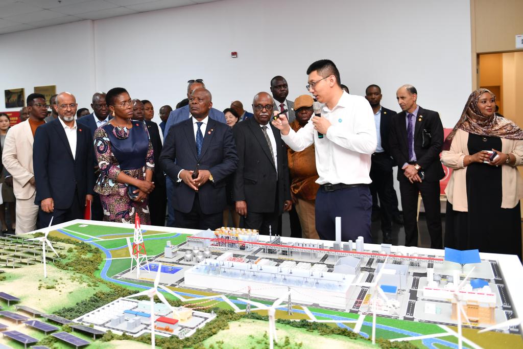 “如果在喀麥隆看到三一重工的設(shè)備，你不會感到驚訝?！瘪R丁·姆巴納說。