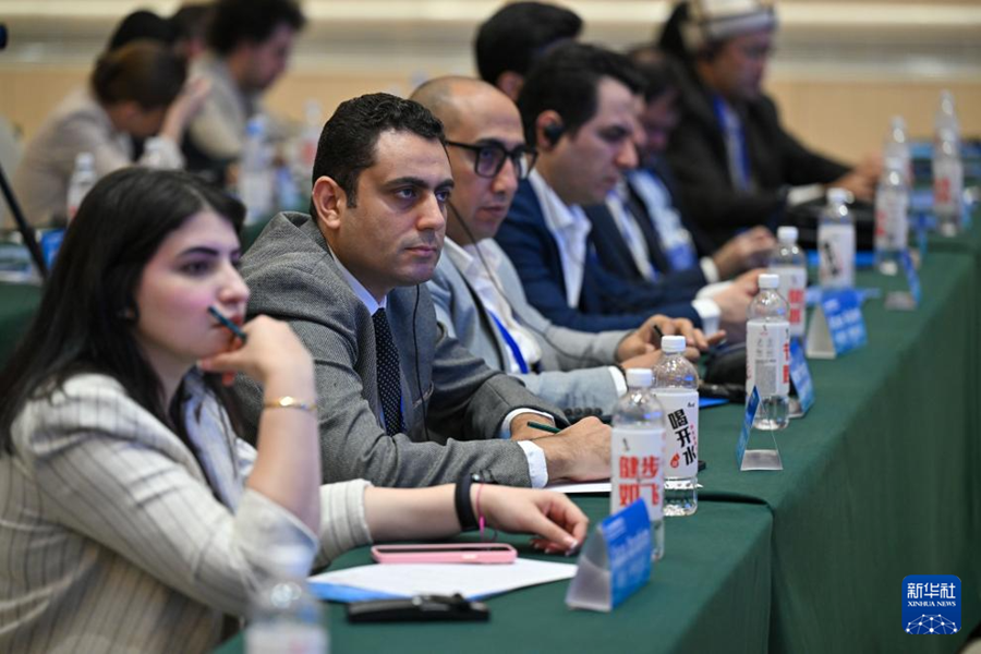 5月23日，與會(huì)嘉賓在2025上合組織國(guó)家媒體合作論壇上認(rèn)真聽會(huì)。新華社記者 丁磊 攝