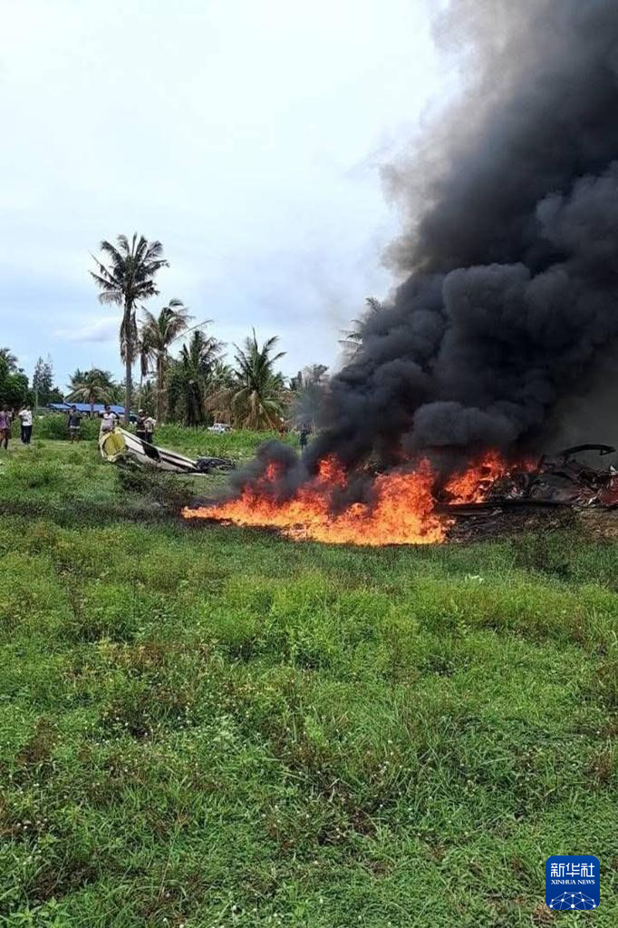 這是5月24日在泰國巴蜀府拍攝的事故現(xiàn)場。新華社發(fā)