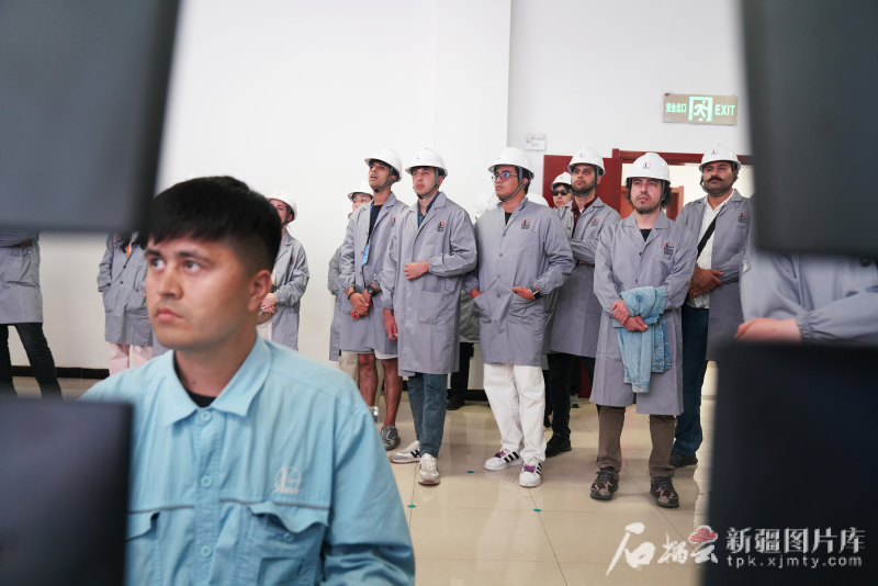 5月24日，交流營嘉賓在新星新疆綠氫新能源有限公司參觀。