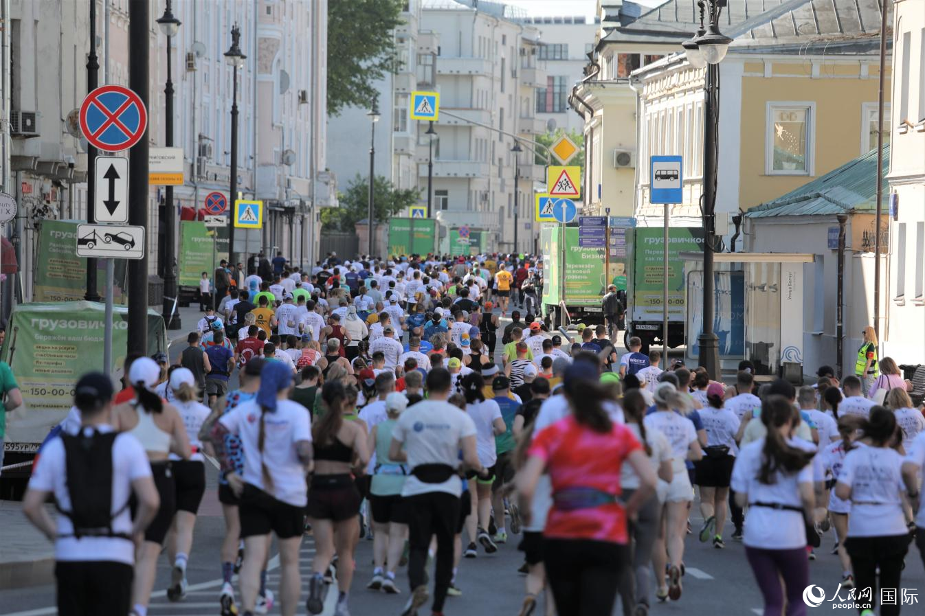 莫斯科賽區(qū)半程馬拉松比賽現(xiàn)場(chǎng)。人民網(wǎng)記者于宏建攝
