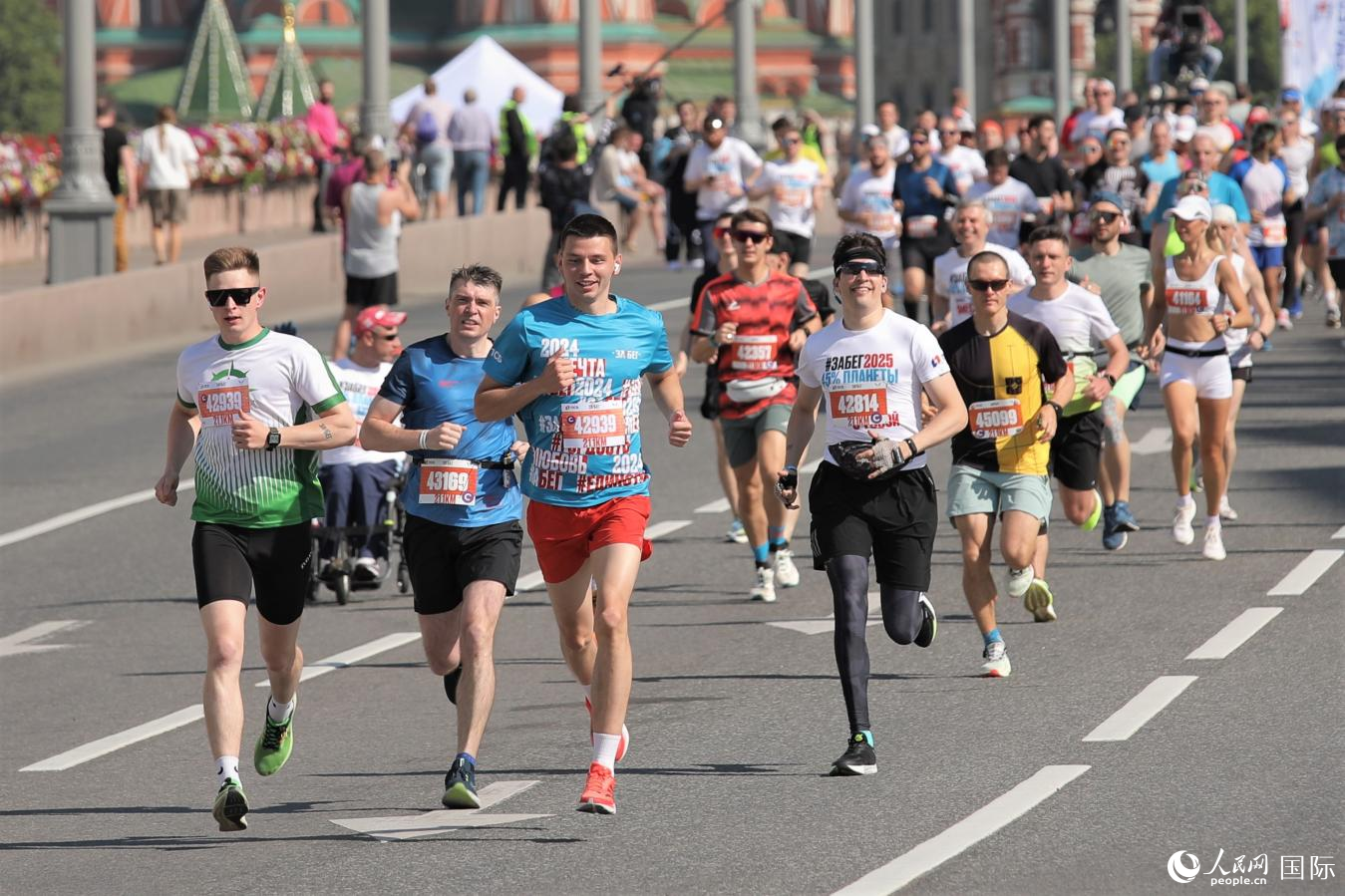 莫斯科賽區(qū)半程馬拉松比賽現(xiàn)場。人民網(wǎng)記者于宏建攝