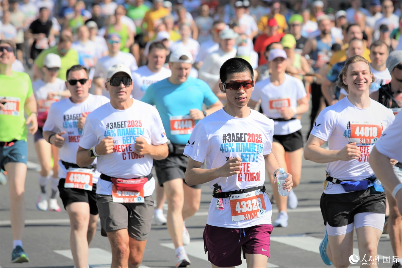 莫斯科賽區(qū)半程馬拉松比賽現(xiàn)場。人民網(wǎng)記者于宏建攝