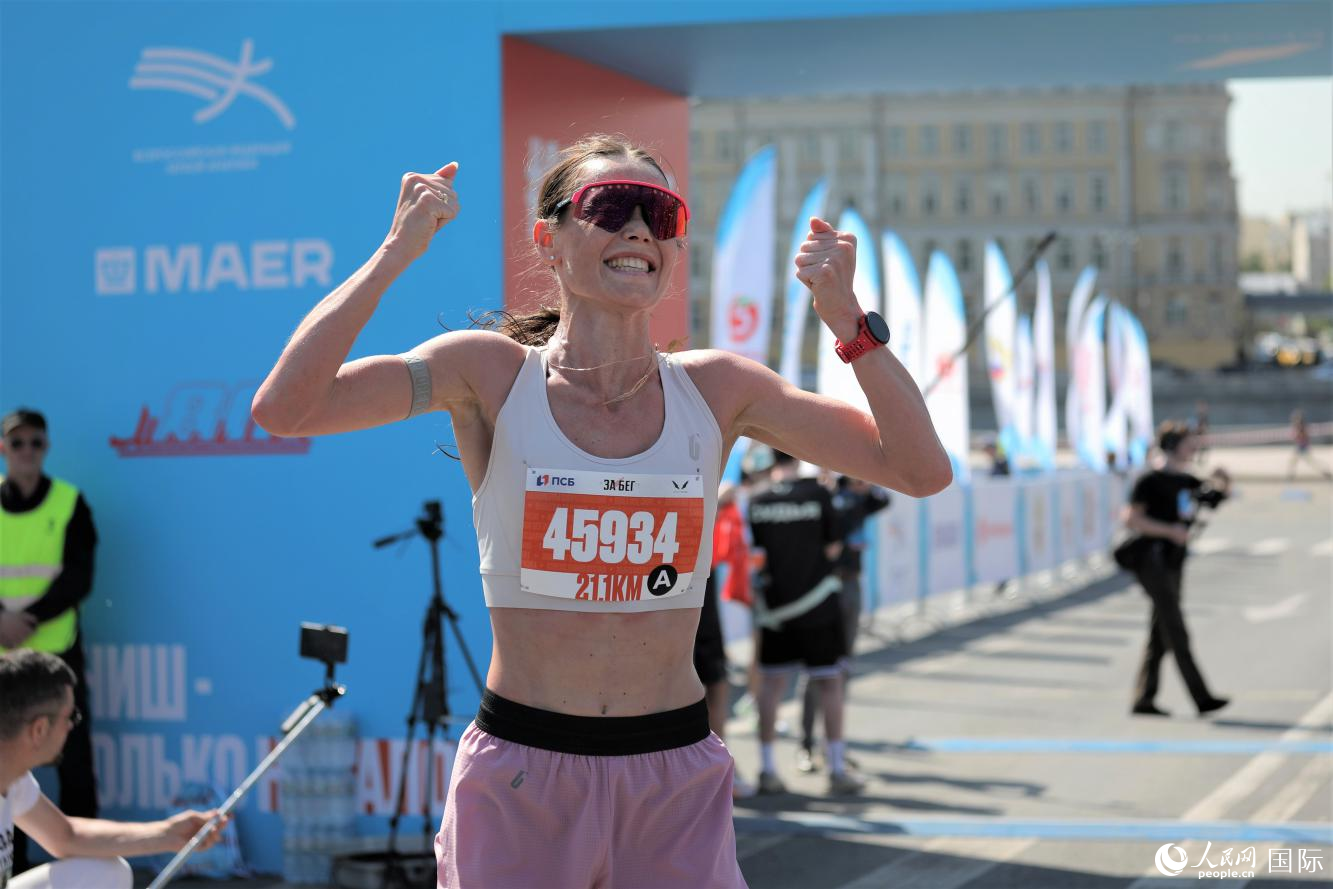莫斯科賽區(qū)半程馬拉松比賽現(xiàn)場。人民網(wǎng)記者于宏建攝