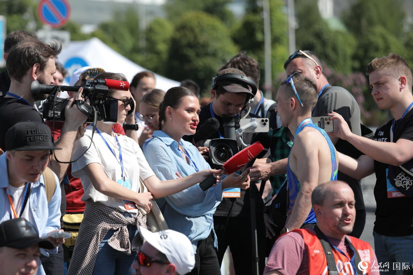 莫斯科賽區(qū)半程馬拉松比賽現(xiàn)場。人民網(wǎng)記者于宏建攝