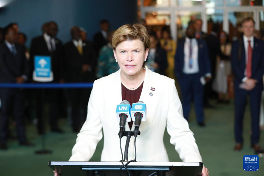 6月3日，在位于紐約的聯(lián)合國總部，利比里亞副外長格雷在利比里亞當選聯(lián)合國安理會非常任理事國后講話。新華社記者 謝鍔 攝