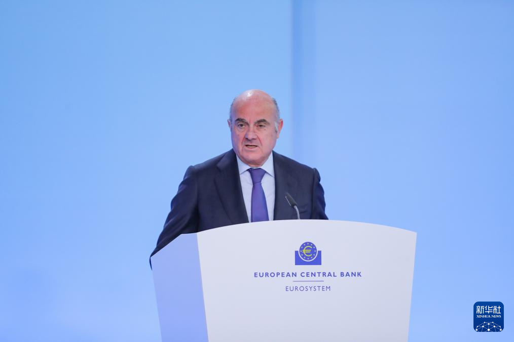 6月5日，歐洲中央銀行副行長(zhǎng)路易斯·德金多斯出席在德國(guó)法蘭克福歐洲央行總部舉行的新聞發(fā)布會(huì)。新華社記者 張帆 攝