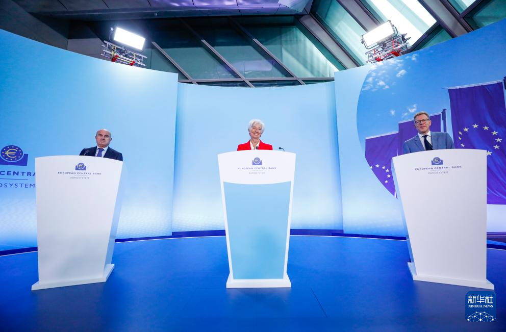 這是6月5日在德國法蘭克福歐洲央行總部拍攝的新聞發(fā)布會現(xiàn)場。新華社記者 張帆 攝