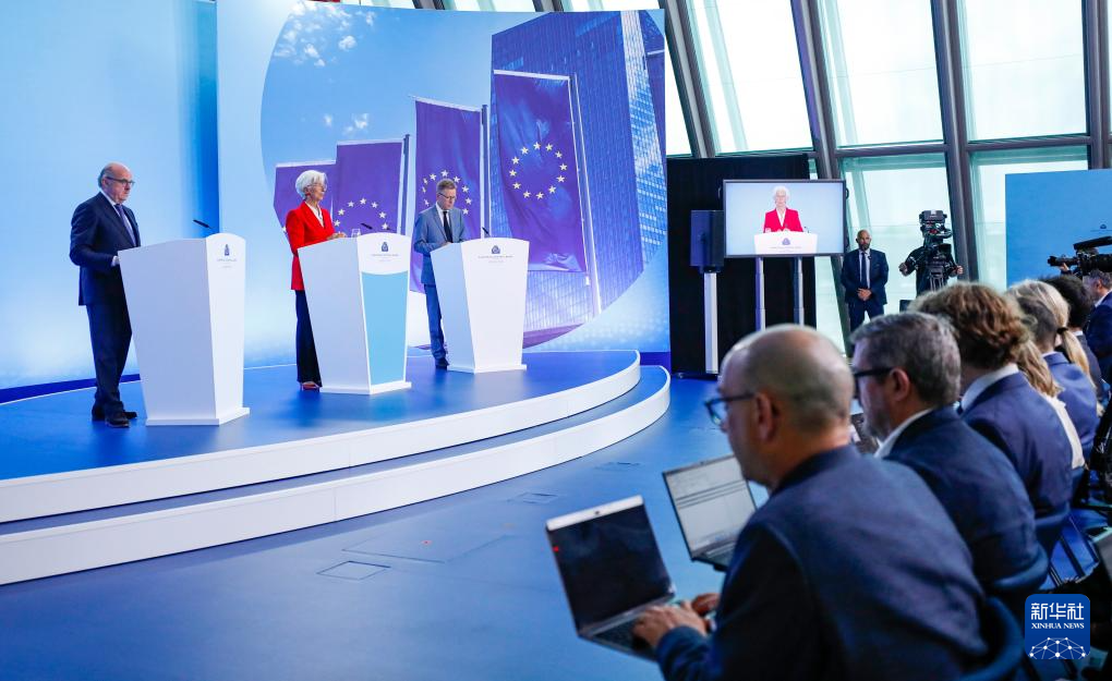 這是6月5日在德國法蘭克福歐洲央行總部拍攝的新聞發(fā)布會現(xiàn)場。新華社記者 張帆 攝