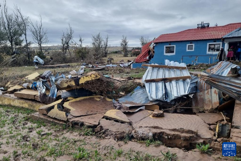 這是6月11日在南非東開(kāi)普省拍攝的洪水過(guò)后受損的房屋。新華社發(fā)（南非東開(kāi)普省政府供圖）