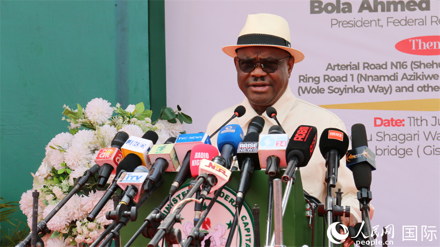 尼日利亞阿布賈首都地區(qū)部部長維克致辭。人民網(wǎng)記者 姜宣攝