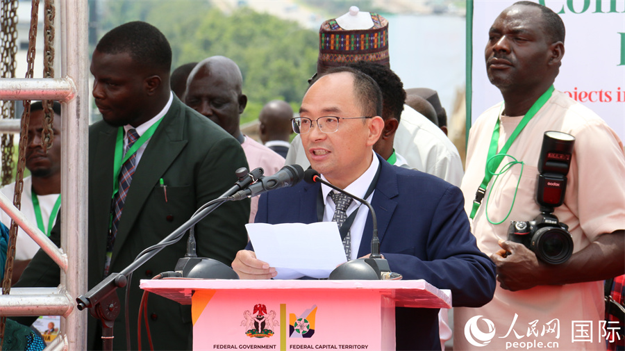 中地海外尼日利亞公司總經(jīng)理鐘翔致辭。人民網(wǎng)記者 姜宣攝