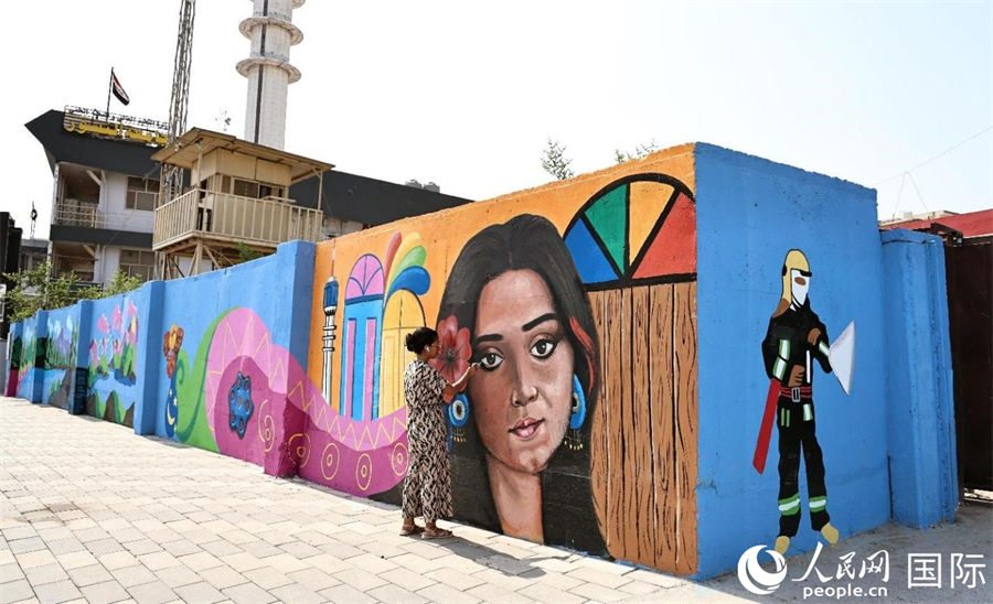 尼蘇爾廣場的街頭壁畫。人民網(wǎng) 伊納斯·易卜拉欣攝