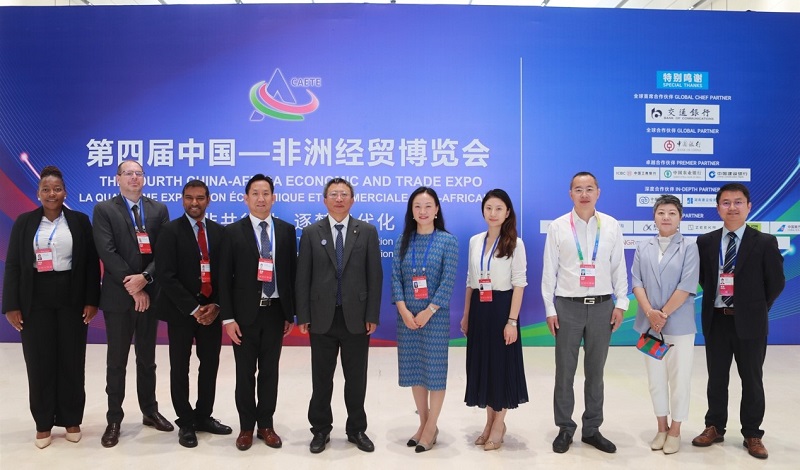 與會人員合影。中國建設(shè)銀行約翰內(nèi)斯堡分行供圖