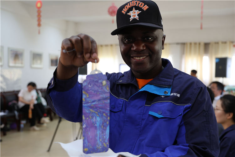 漆畫書簽。尚宛蓉攝