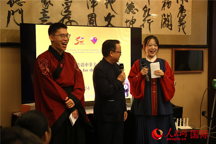 中國(guó)駐菲律賓使館舉辦“青春賦能，面向未來(lái)”開(kāi)門(mén)迎賓活動(dòng)。人民網(wǎng)記者 樊帆攝