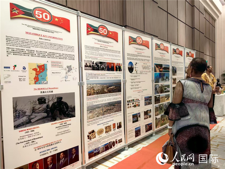 “慶祝中國與莫桑比克建交50周年暨莫桑比克獨(dú)立50周年”招待會現(xiàn)場。人民網(wǎng)記者 符園園攝