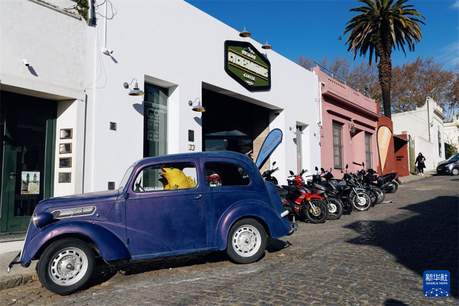 這是6月25日在烏拉圭科洛尼亞老城區(qū)拍攝的街景。新華社記者 孟鼎博 攝