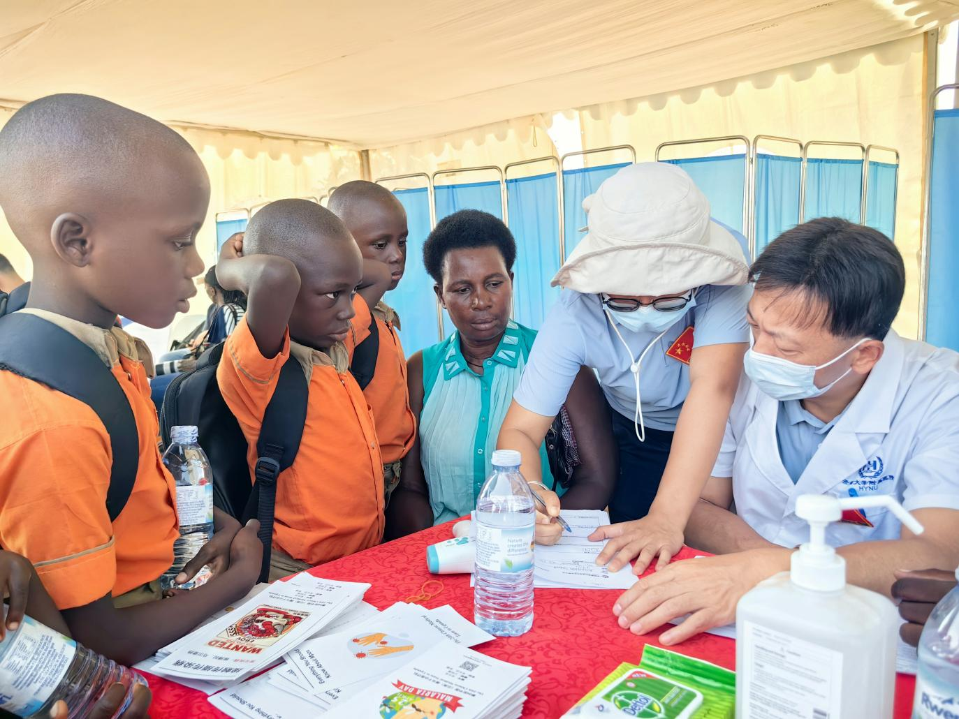 義診現(xiàn)場(chǎng)。田雨攝