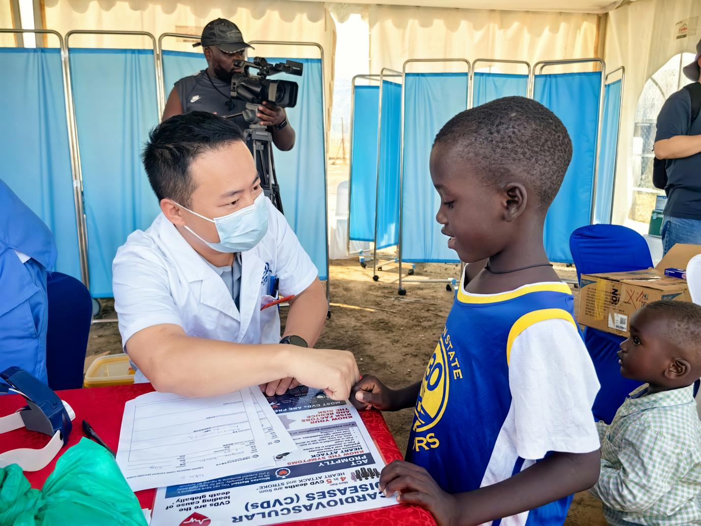 義診現(xiàn)場(chǎng)。田雨攝