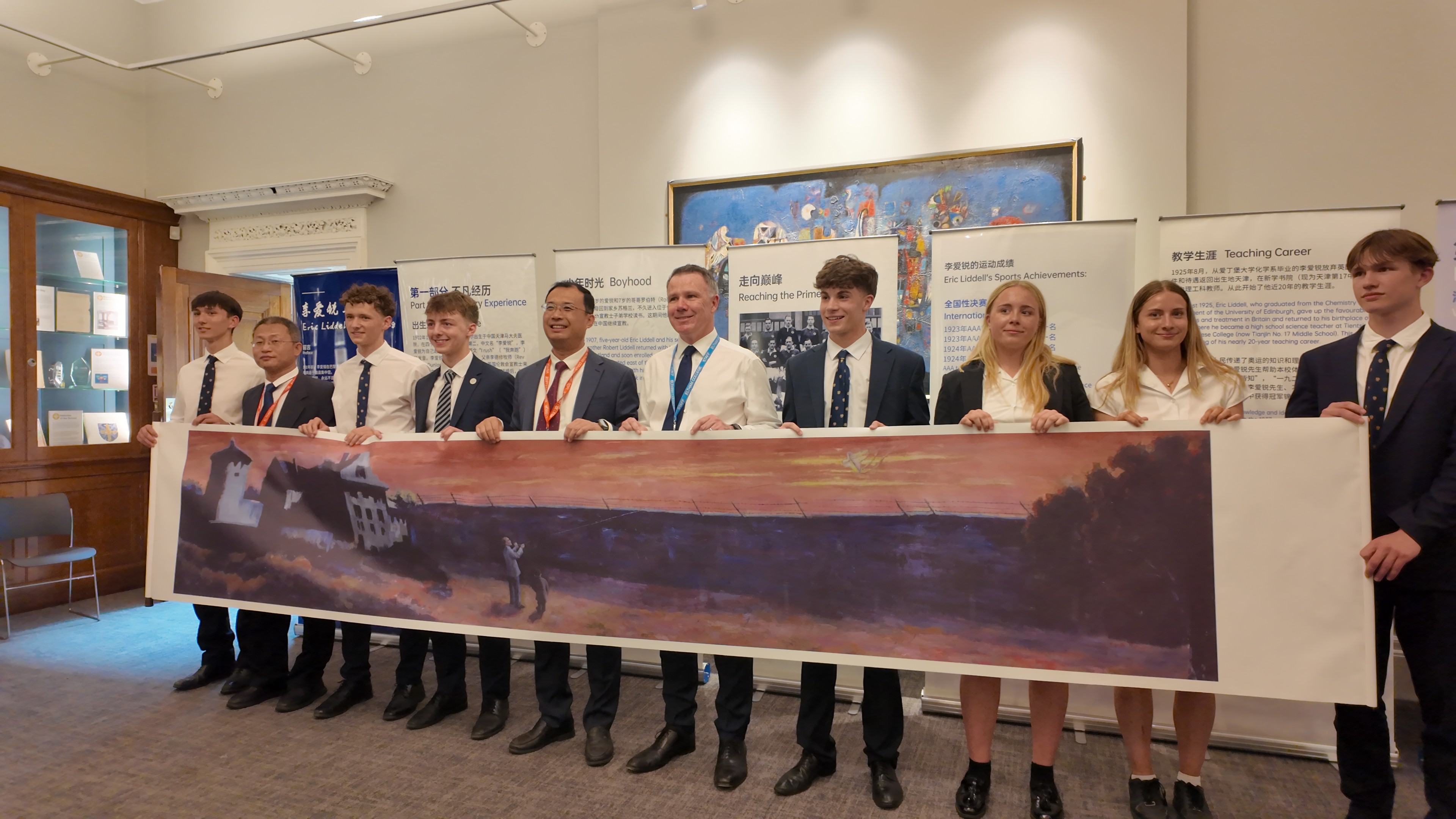 《李愛銳與濰坊》展覽在英國艾森學(xué)院舉行。主辦方供圖