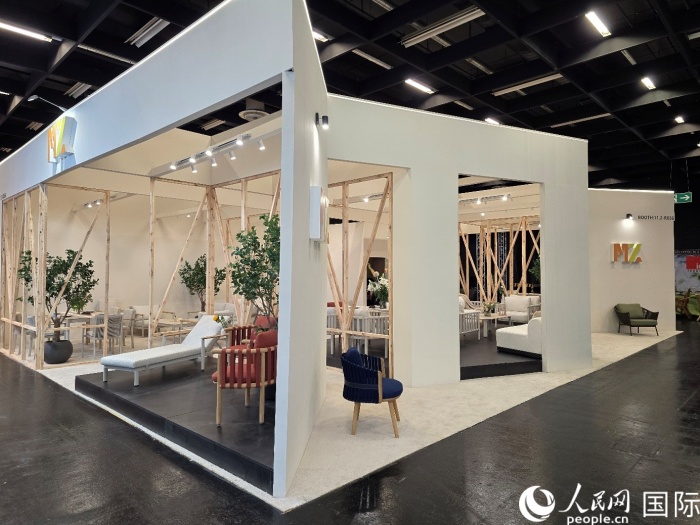 中國園藝產(chǎn)品設(shè)計典雅大方。人民網(wǎng)記者 劉仲華攝