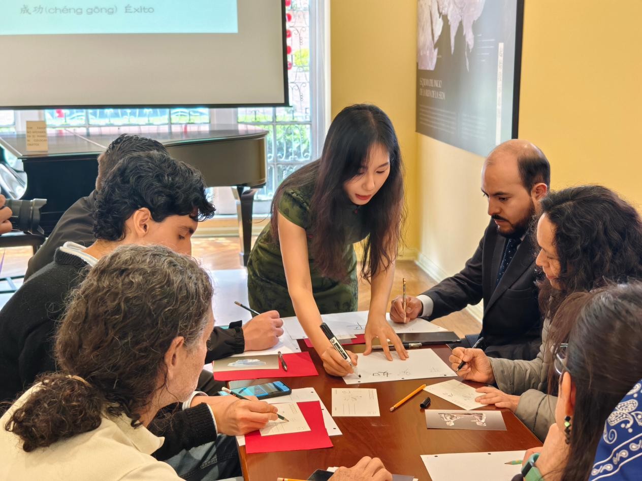 圖為活動現(xiàn)場。 哥倫比亞塔德奧孔子學(xué)院供圖