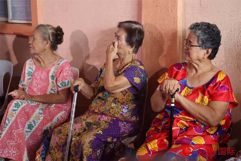 馬帕尼克村慰安婦幸存者隆重聚會(huì)，集體控訴日軍當(dāng)年暴行，呼吁遲遲未到的正義。人民網(wǎng)記者 樊帆攝