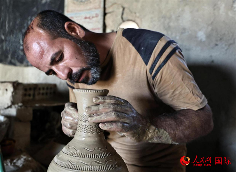 薩法阿·卡瓦茲在工作中。人民網(wǎng) 伊納斯·易卜拉欣攝