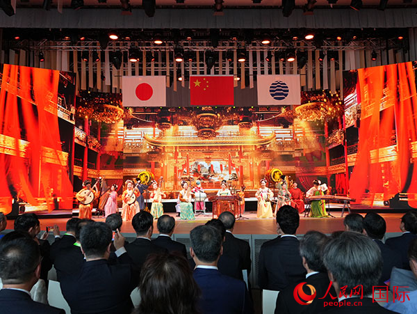 以“華彩中國(guó)·共繪未來”為主題的大型文藝演出現(xiàn)場(chǎng)。人民網(wǎng) 許可攝