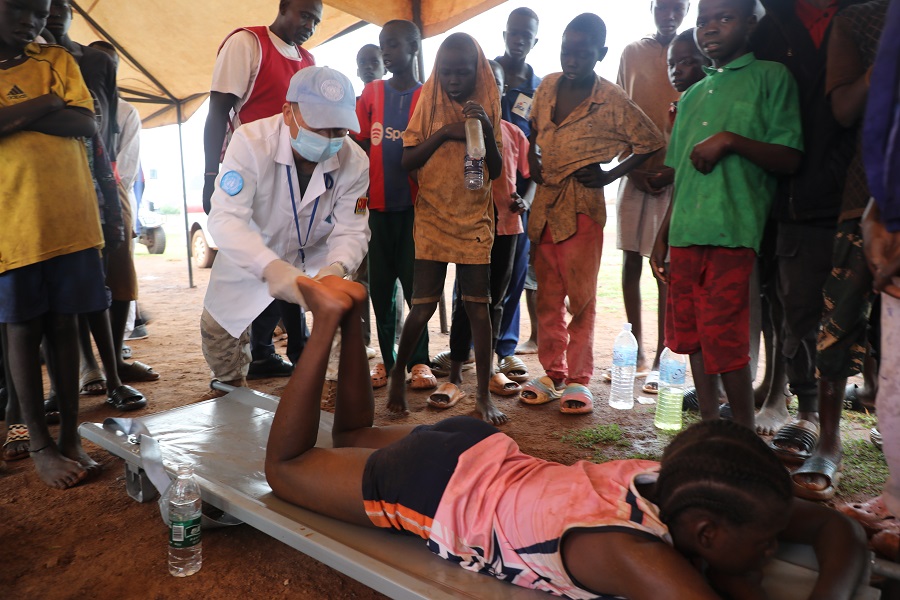 康復(fù)理療患者。向成攝