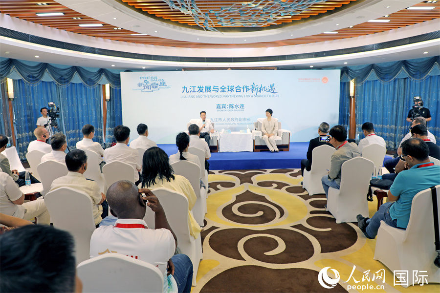 “九江發(fā)展與全球合作新機遇”新聞茶座活動現(xiàn)場。人民網(wǎng)記者 趙益普攝