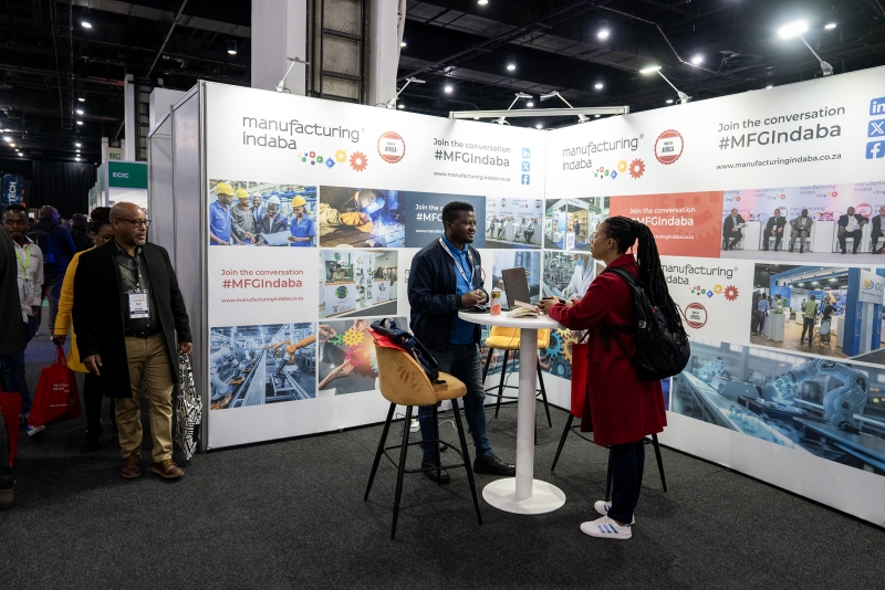 展會(huì)現(xiàn)場(chǎng)，參觀洽談?wù)呓j(luò)繹不絕。 希拉茲·莫林 攝