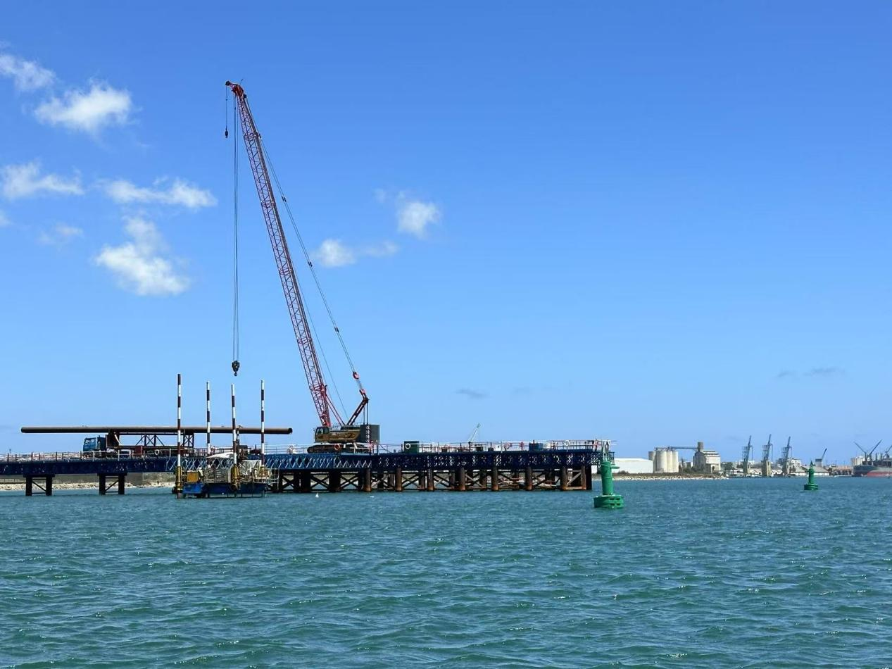 鋼棧橋及平臺(tái)施工。四川路橋供圖