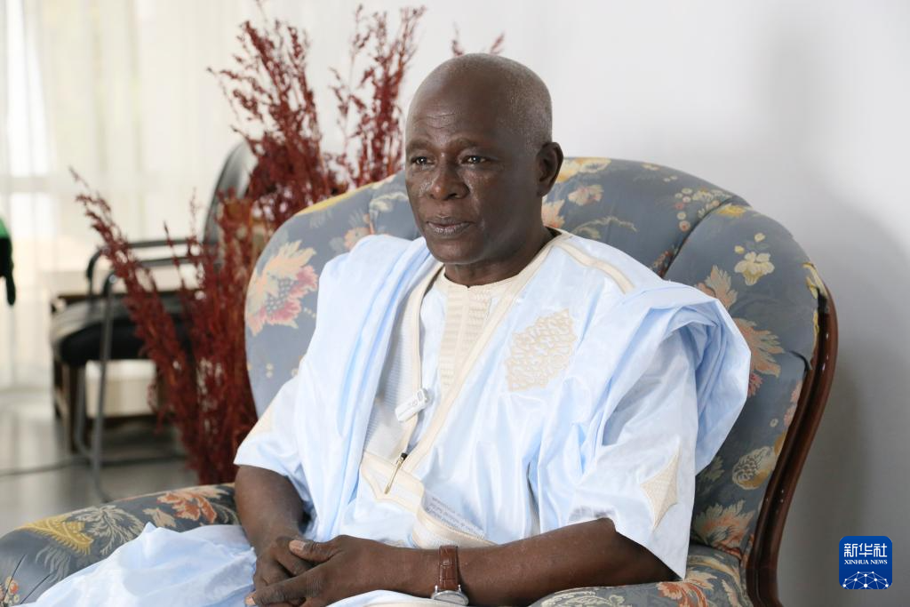 6月18日，毛里塔尼亞前外交部秘書長、前駐華大使巴爾·穆罕默德·哈比卜在努瓦克肖特接受新華社記者專訪。新華社記者 司源 攝