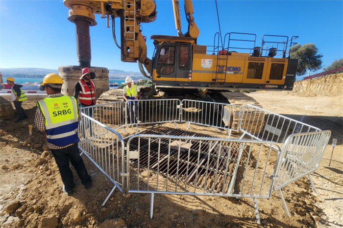 突尼斯比塞大大橋首根永久樁啟動(dòng)鉆孔施工。四川路橋供圖