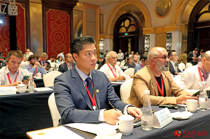 出席論壇的嘉賓在認真聽講。人民網(wǎng)記者 趙益普攝