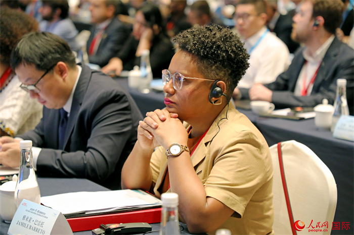 出席論壇的嘉賓在認真聽講。人民網(wǎng)記者趙益普攝